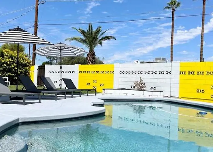 Fun Pool With Outdoor Shower.bar.close To Old Town Tempe