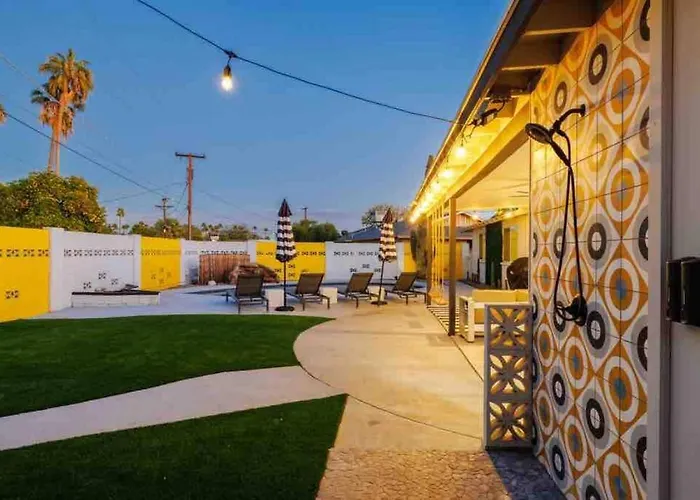 Fun Pool With Outdoor Shower.bar.close To Old Town Tempe