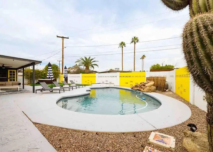 Fun Pool With Outdoor Shower.bar.close To Old Town Tempe