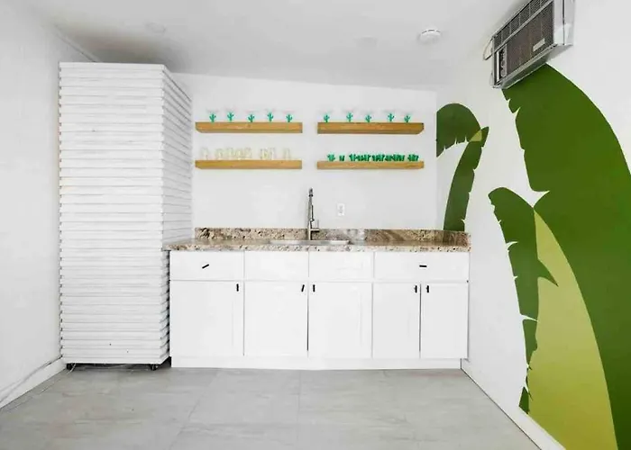 Fun Pool With Outdoor Shower.bar.close To Old Town Tempe